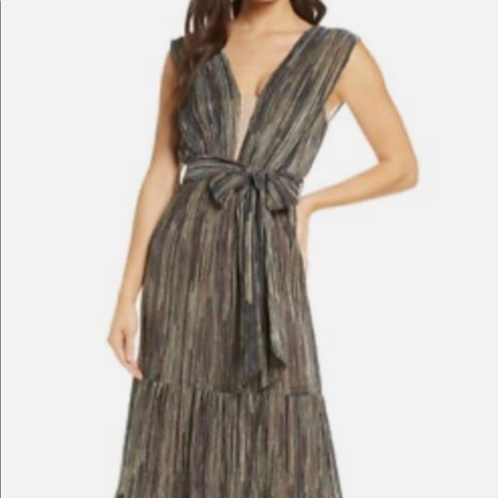 Harlyn – Metallic Tie Waist Gown